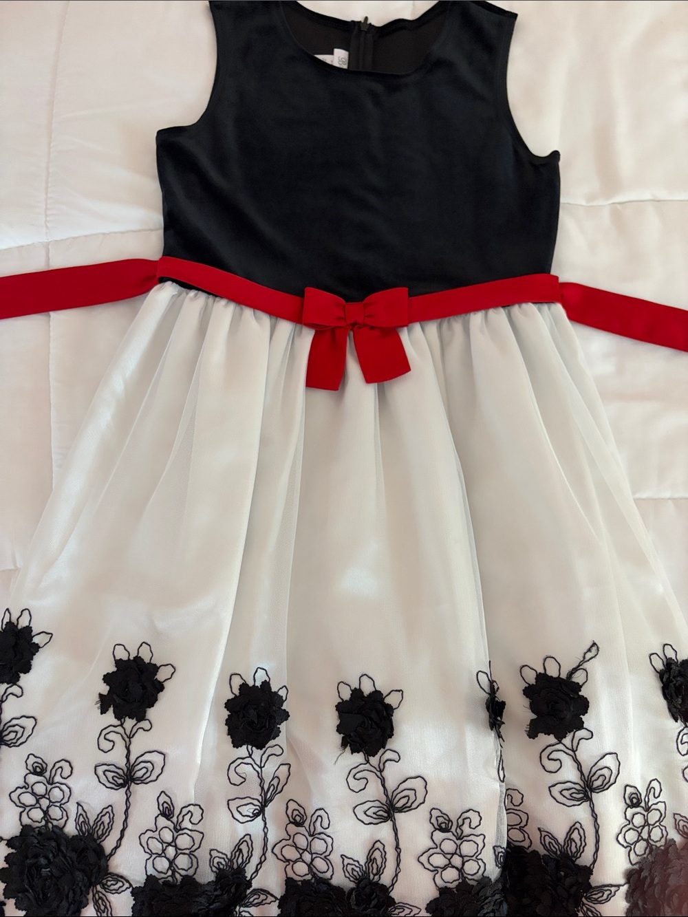 Girl’s formal red, black and white dress. (Girl’s size 16)